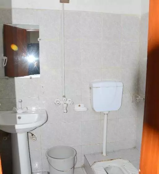 هتل Alpine Faizabad