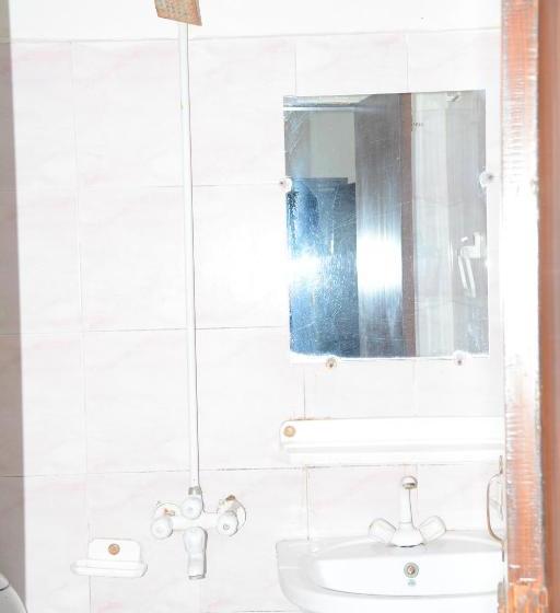 هتل Alpine Faizabad