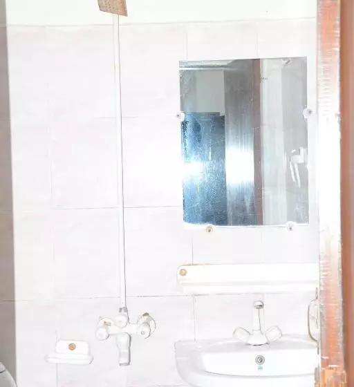 هتل Alpine Faizabad