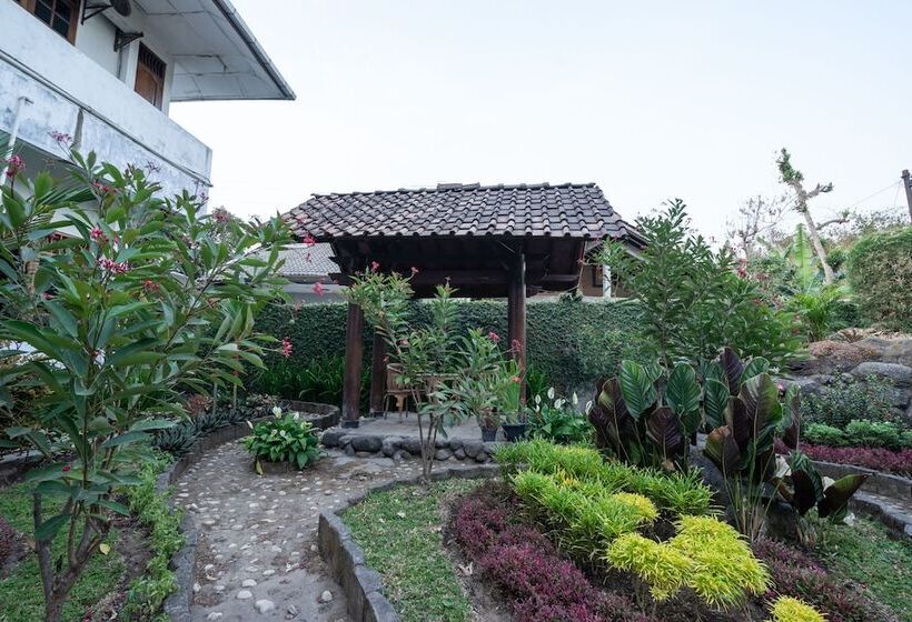 Hotell Oyo 1778 Omah Duwet