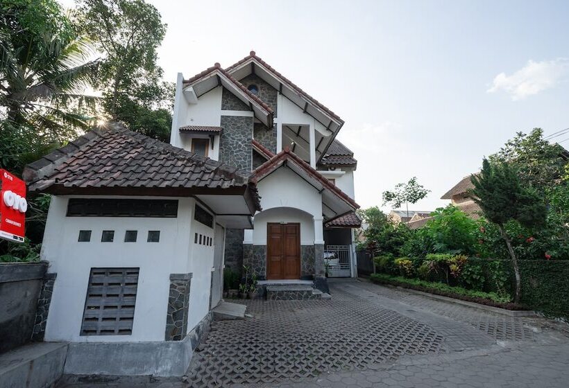 Hotell Oyo 1778 Omah Duwet