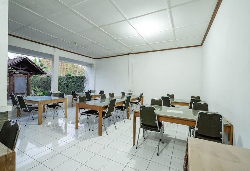 Hotell Oyo 1778 Omah Duwet