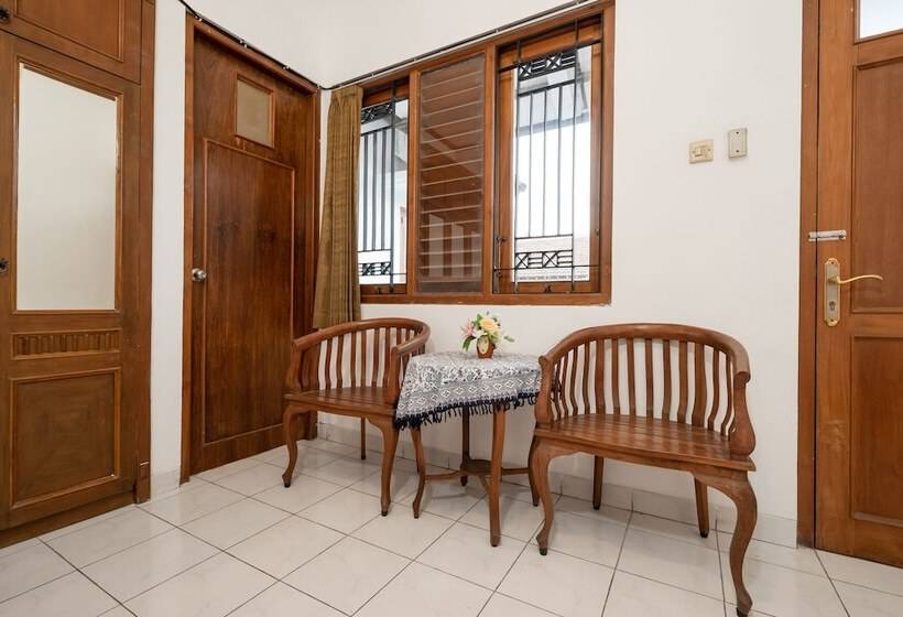 Hotell Oyo 1778 Omah Duwet