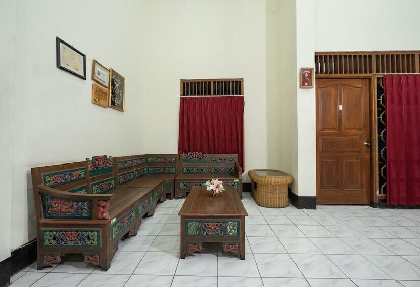 Hotell Oyo 1778 Omah Duwet