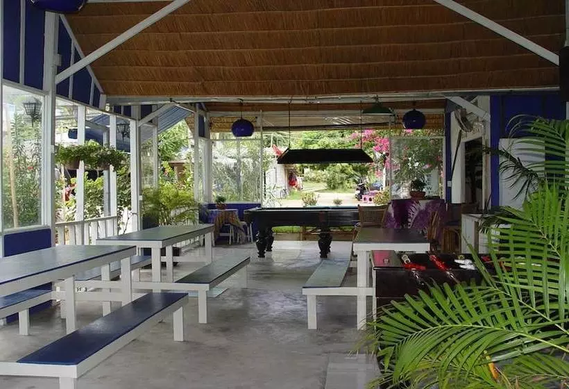 پانسیون The White Pearl Beach Club