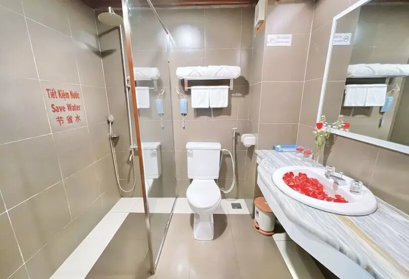 هتل Khách Sạn Hạnh Long