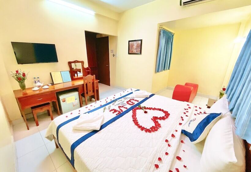 هتل Khách Sạn Hạnh Long