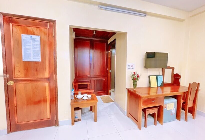 هتل Khách Sạn Hạnh Long