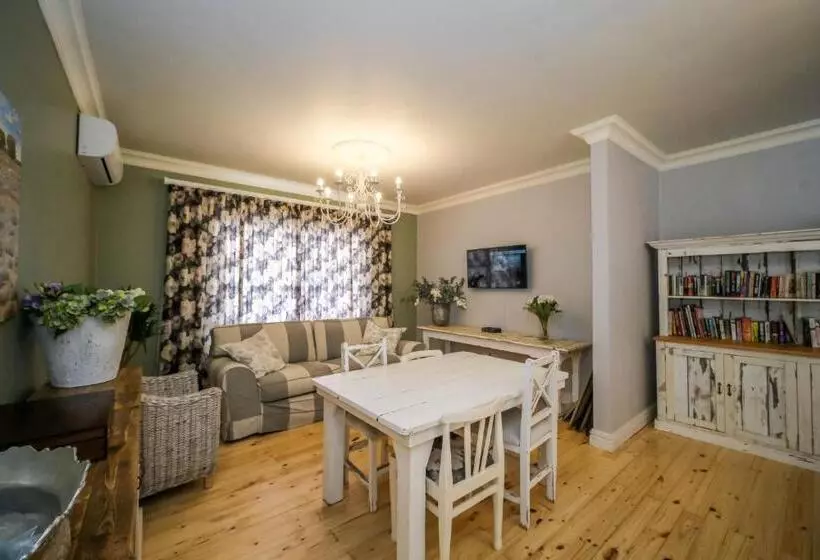 Majatalo 182 Old Transkei Road