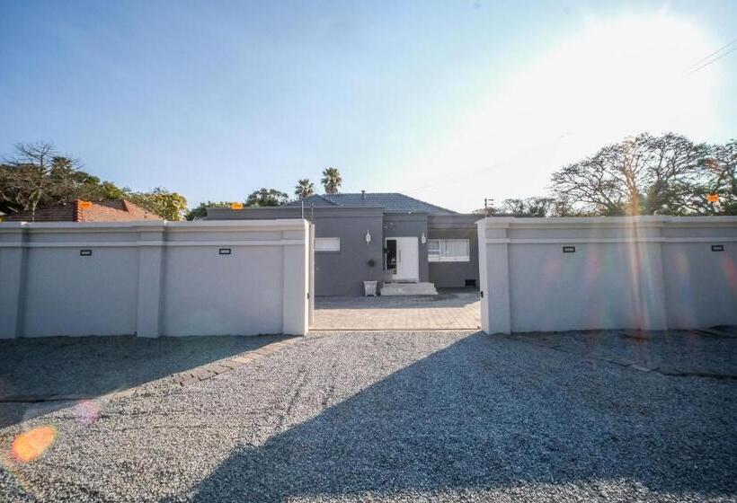 פנסיון 182 Old Transkei Road