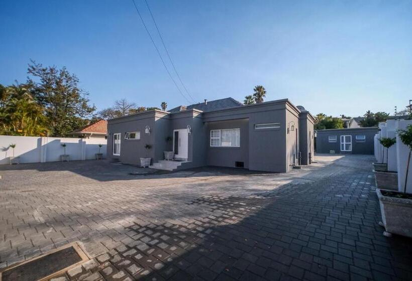 פנסיון 182 Old Transkei Road