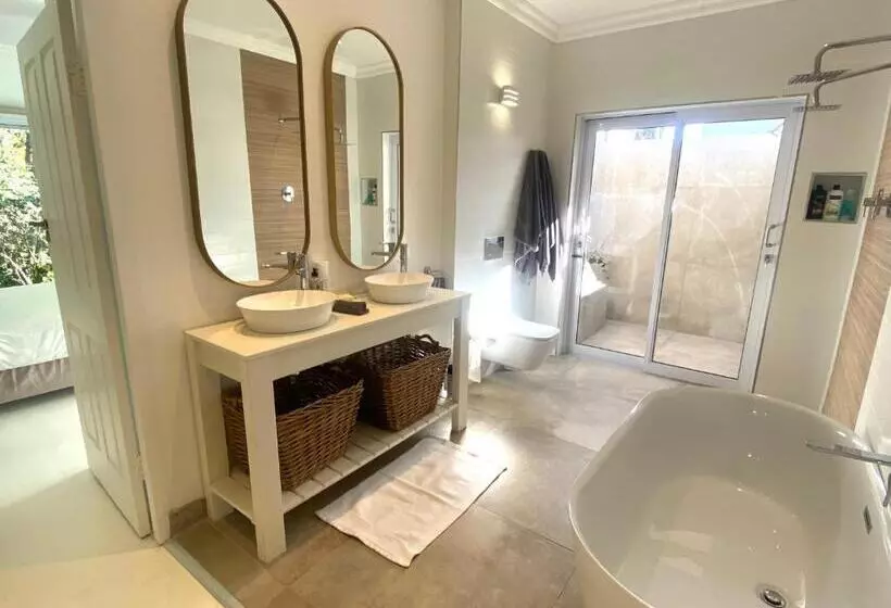 Majatalo 182 Old Transkei Road