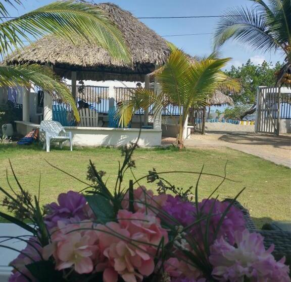 هتل Cabaña Playa Danray