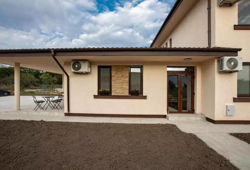 Majatalo Airport House