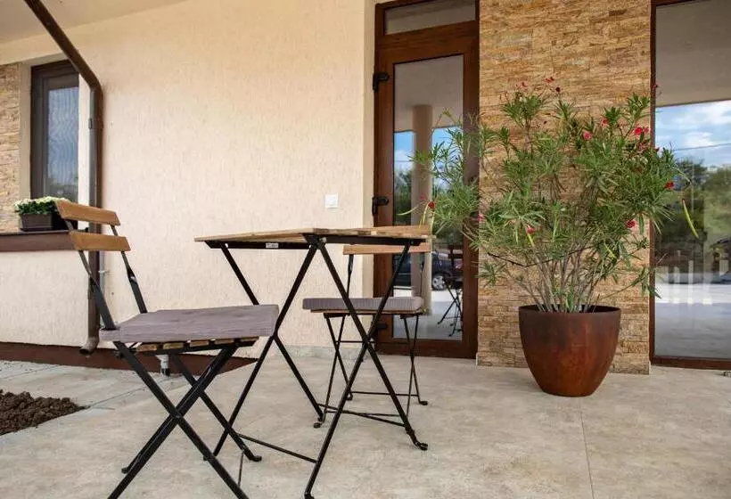 Majatalo Airport House