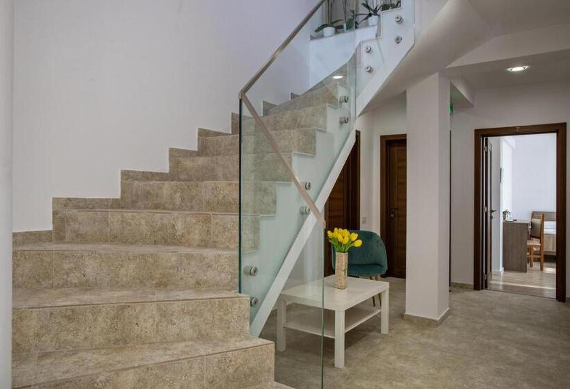 ペンション Airport House