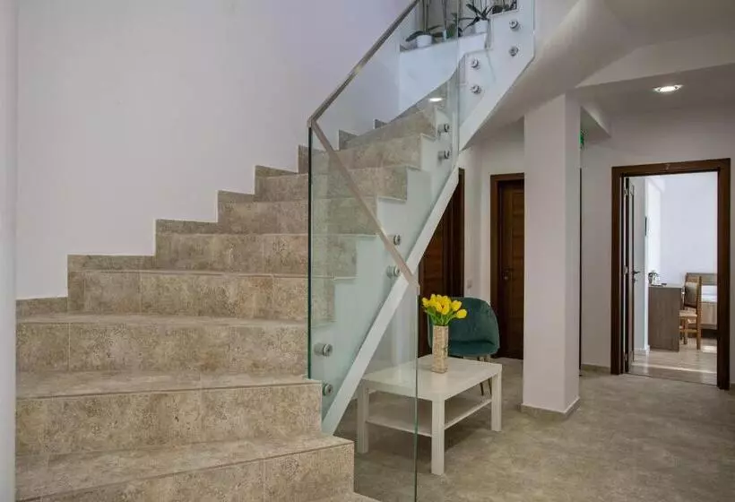 Majatalo Airport House