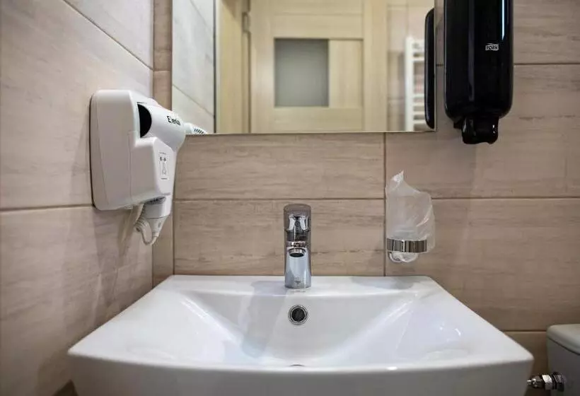 Majatalo Airport House