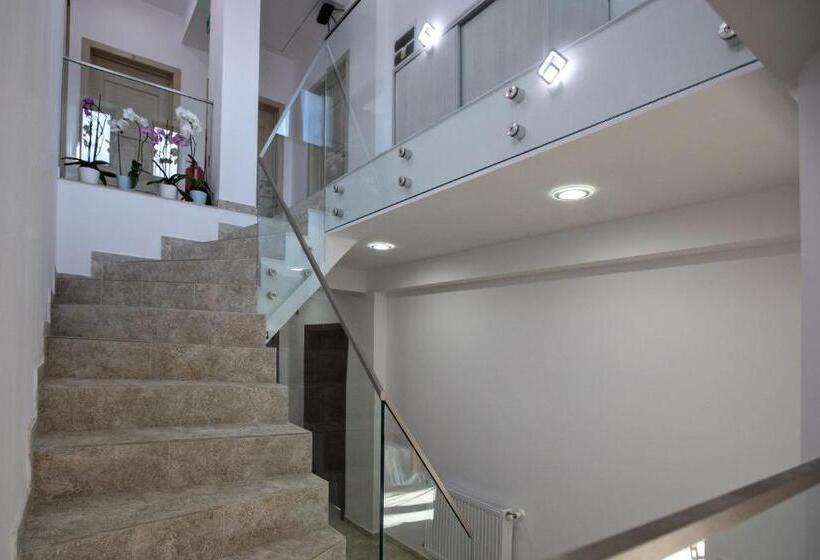 ペンション Airport House