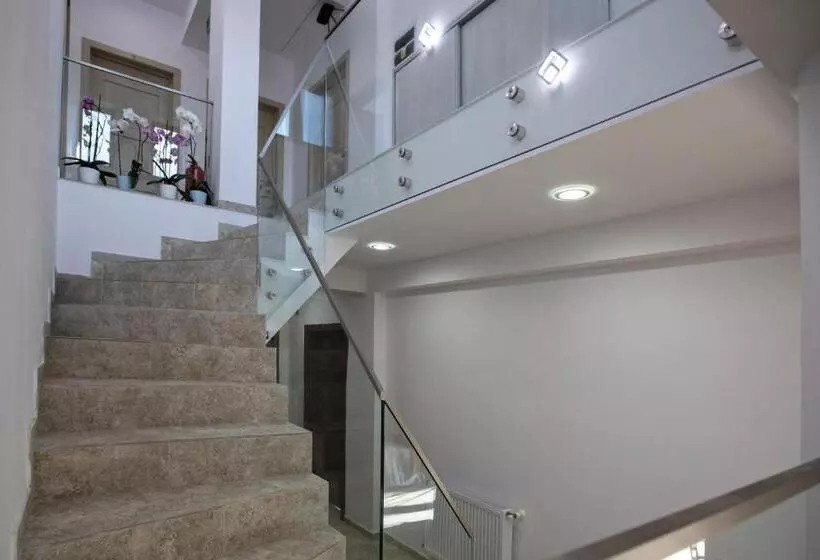 Majatalo Airport House