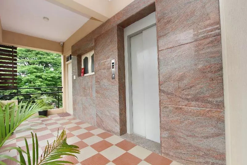 ホテル Capital O 2235 Oh My Rooms Indranagar