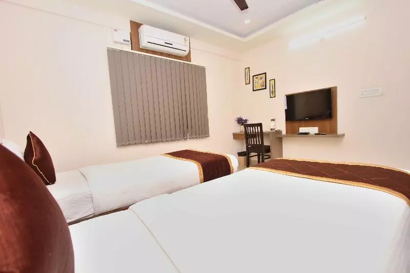 ホテル Capital O 2235 Oh My Rooms Indranagar