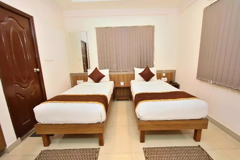 ホテル Capital O 2235 Oh My Rooms Indranagar
