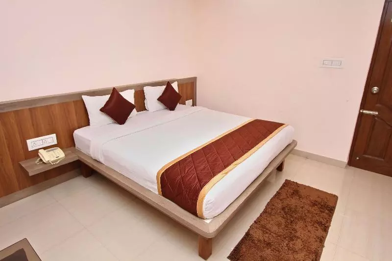 ホテル Capital O 2235 Oh My Rooms Indranagar
