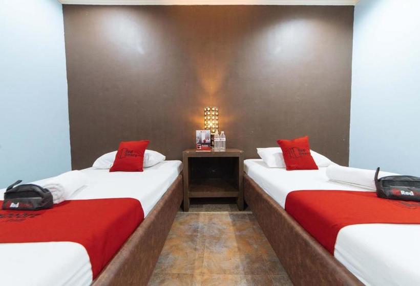 Otel Reddoorz @ N Roldan Street