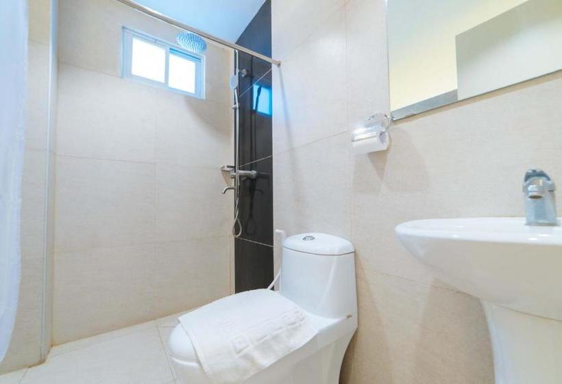 Otel Reddoorz @ N Roldan Street