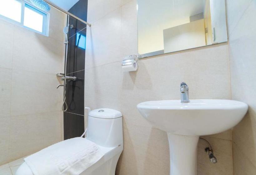 Otel Reddoorz @ N Roldan Street