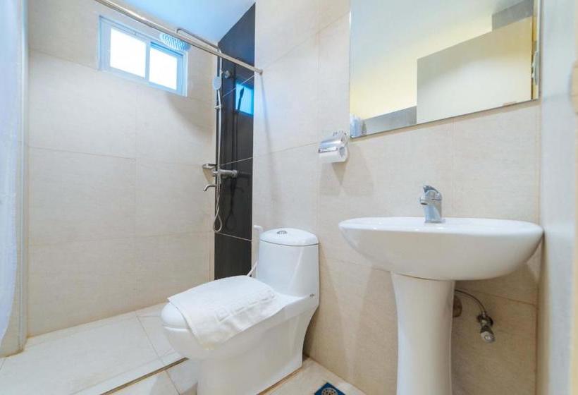 Otel Reddoorz @ N Roldan Street