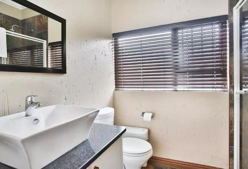 Majatalo The Wild Olive Guesthouse