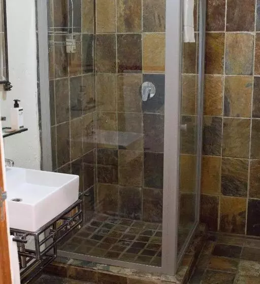 Majatalo The Wild Olive Guesthouse