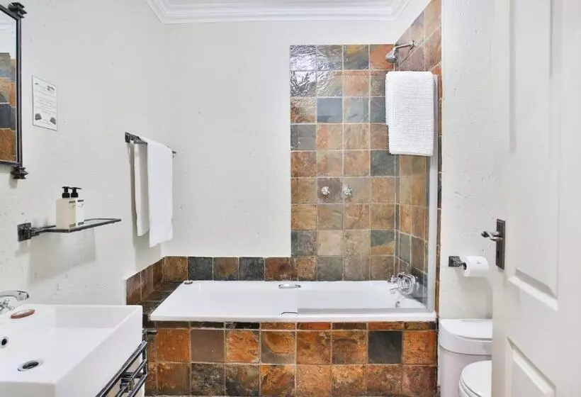 Majatalo The Wild Olive Guesthouse