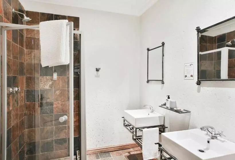 Majatalo The Wild Olive Guesthouse