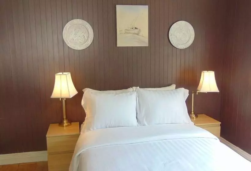 簡易ホテル L'auberge De Quai