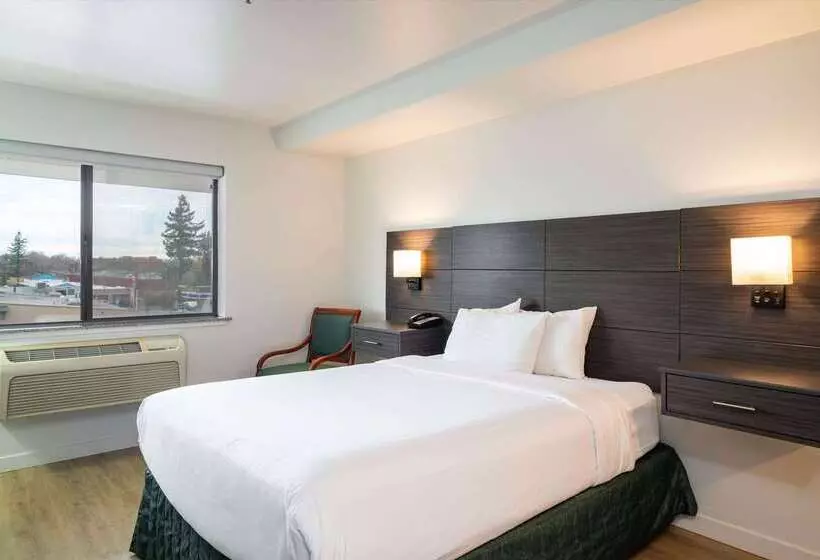 هتل Baymont Inn & Suites By Wyndham