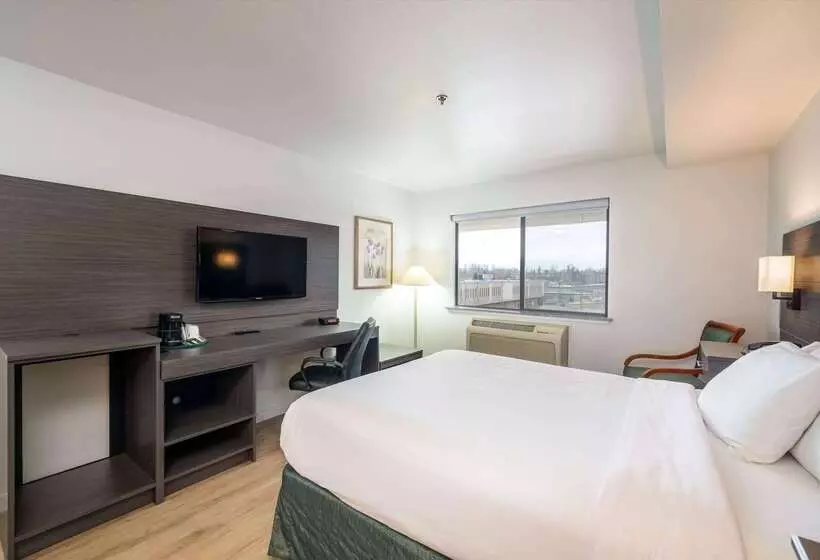 هتل Baymont Inn & Suites By Wyndham