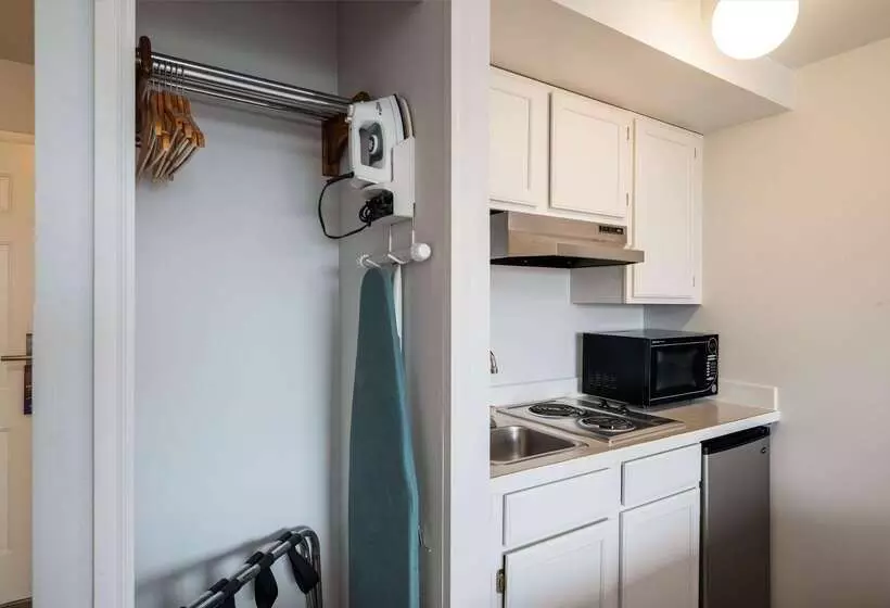 هتل Baymont Inn & Suites By Wyndham