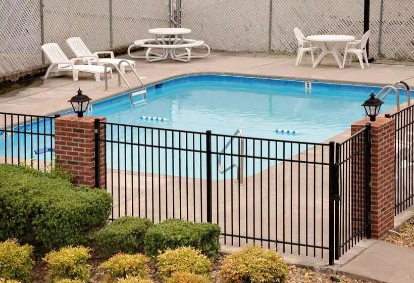 בית מלון כפרי Days Inn By Wyndham Cleveland Tn