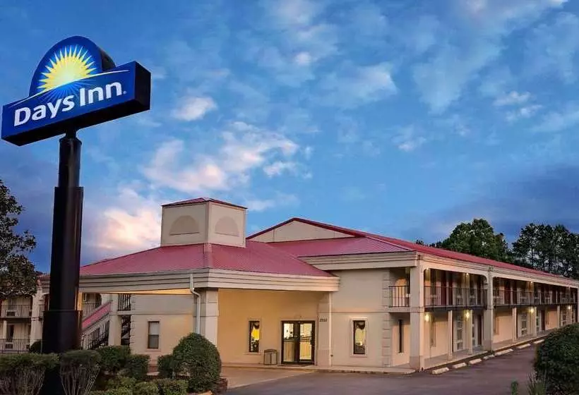 בית מלון כפרי Days Inn By Wyndham Cleveland Tn