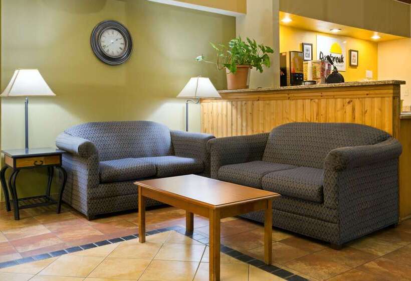 Отель Days Inn By Wyndham Clinton