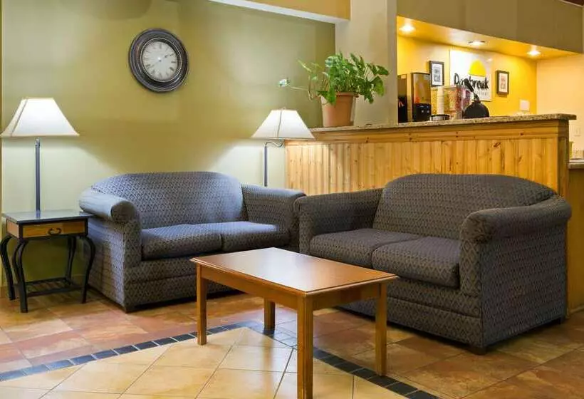 Отель Days Inn By Wyndham Clinton