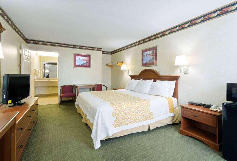 Отель Days Inn By Wyndham Clinton