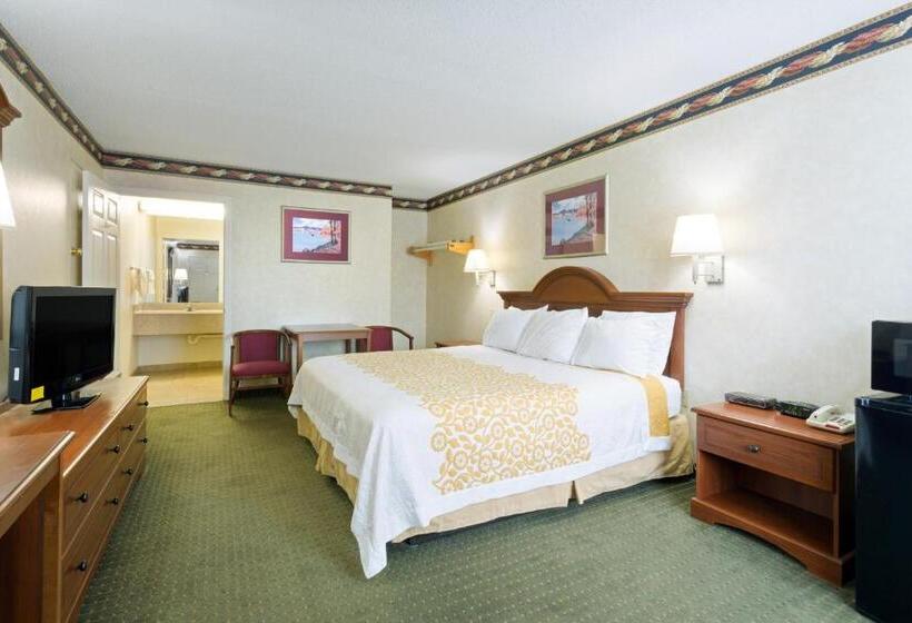 Отель Days Inn By Wyndham Clinton