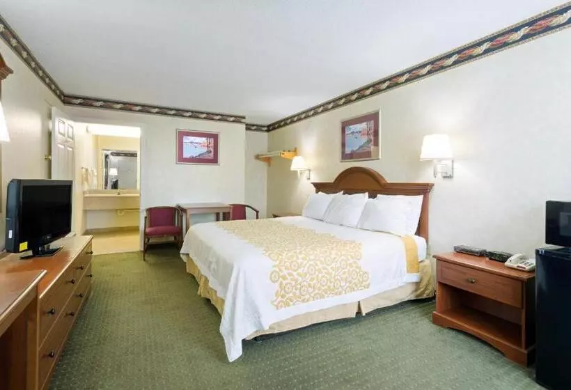 Отель Days Inn By Wyndham Clinton