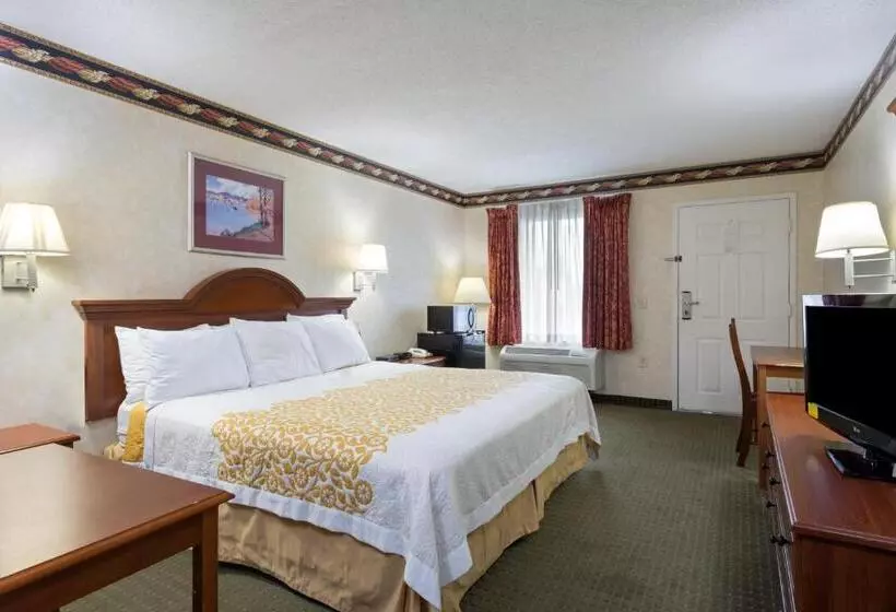 Отель Days Inn By Wyndham Clinton