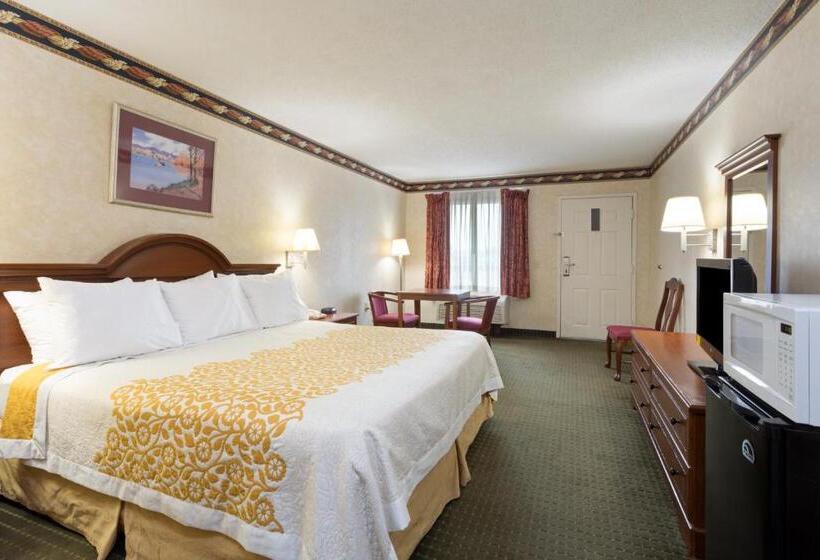 Отель Days Inn By Wyndham Clinton