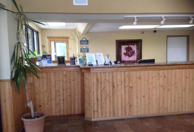 Отель Days Inn By Wyndham Clinton